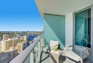 Property grounds - Oceanview Retreat | Pool, Resort Amenities (Hollywood)