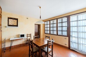 Dining - Large apartment with lake view and swimming pool (Soiano del Lago)