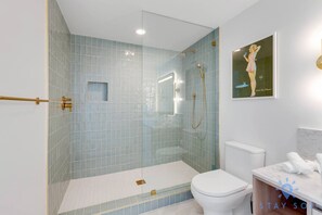 Shower, hair dryer, towels, shampoo - 3BR Apartment with amenities, pool and gym (Miami)