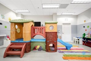 Children’s area - Amazing Apt w/Ocean View + Pool & Gym (Miami)