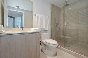 Shower, hair dryer, towels, shampoo - Ocean‑View 2BR Apt w/ Amazing Balcony (Hollywood)