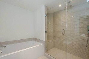 Shower, hair dryer, towels, shampoo - Ocean‑View 2BR Apt w/ Amazing Balcony (Hollywood)