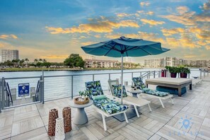 Terrace/patio - Ocean‑View 2BR Apt w/ Amazing Balcony (Hollywood)