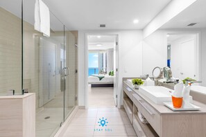 Shower, hair dryer, towels, shampoo - Beautiful 2BR Apt w/Ocean View + Pool + Amenities (Hollywood)