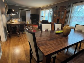 Dining - Charming home in a safe, conveniently located area near Meadowbrook Park (Overland Park)