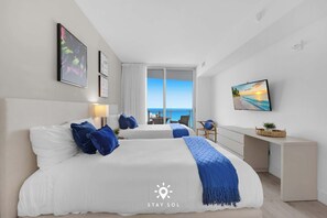 2 habitaciones, escritorio y tabla de planchar con plancha 