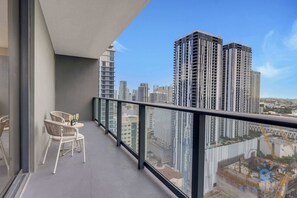 Property grounds - Amazing 2BR Apt w/Private Balcony - Gym & Pool (Miami)