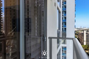 Property grounds - Urban Resort Retreat | Pool, Gym & Spa | Studio (Miami)