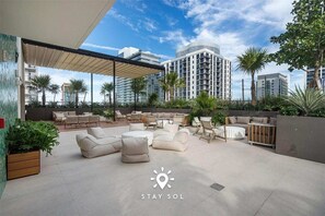 Terrace/patio - Urban Resort Retreat | Pool, Gym & Spa | Studio (Miami)