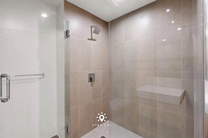 Shower, hair dryer, towels, shampoo - Sleek Miami Stay | Stylish 1BR w/ Pool (Miami)
