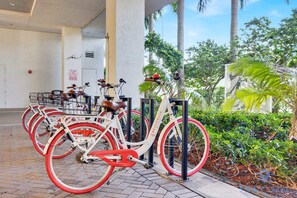 Property grounds - Beachwalk Resort Condo: Pool & Beach Access! (Hallandale Beach)