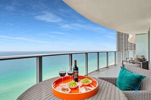 Property grounds - Luxury Hollywood Beachfront Condo w/ Pools & Gym (Hollywood)