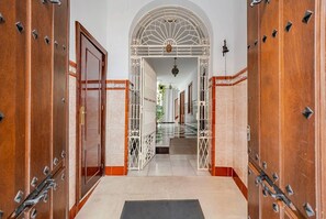 Interior - 2. Room with private bathroom in the center (Sevilla)