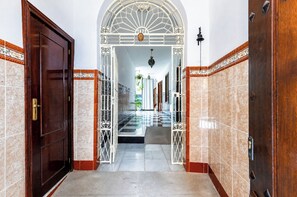 Interior - 2. Room with private bathroom in the center (Sevilla)