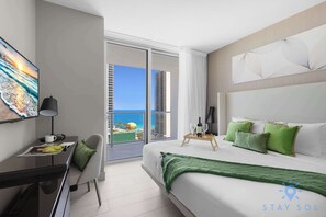 2 bedrooms, desk, iron/ironing board, travel cot - Ocean Bliss Retreat - 2 BR. Apartment (Hollywood)