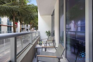Property grounds - Modern Hollywood Beach Condo | Rooftop Pool (Hollywood)