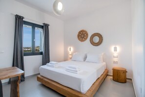 1 bedroom, WiFi, bed sheets - Studio 'Emily' with Sea View, Wi-Fi, and Air Conditioning (Παροικιά)
