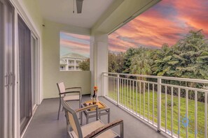 Terrace/patio - 1BR Stylish Apt w/ Private Balcony + Amenities (Doral)