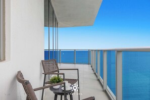Terrace/patio - Corner-View Coastal 3BR + Resort (Hollywood)