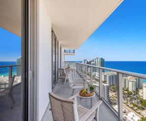 Property grounds - Amazing 2BR Apt w/Oceanfront Balcony | Hot Tub (Hollywood)