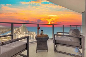 Interior - Amazing Apt w/Beautiful View Balcony + Pool + Gym (Hollywood)