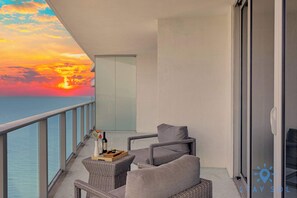 Property grounds - Amazing Apt w/Beautiful View Balcony + Pool + Gym (Hollywood)