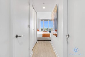 Desk, iron/ironing board, travel cot, WiFi - Stylish Beachside Studio | Balcony Views | Miami (Hallandale Beach)