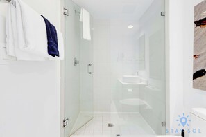 Shower, hair dryer, towels, shampoo - Stylish Beachside Studio | Balcony Views | Miami (Hallandale Beach)