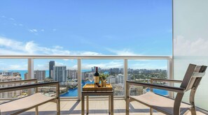 Property grounds - Relax in Style | Coastal Apt w/ Pool & Gym (Hallandale Beach)