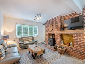 Living area - Cozy Countryside Cottage Retreat in Elkesley (Retford)