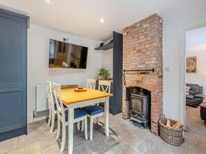 Dining - Cozy Countryside Cottage Retreat in Elkesley (Retford)