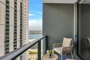 Property grounds - Amazing Apartment with amenities and Pool (Miami)