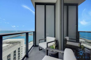 Property grounds - New! Stylish 1BR - Amenities & Pool (Miami)