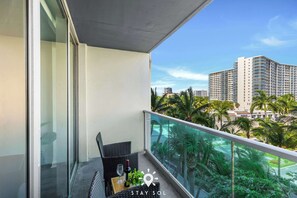 Property grounds - Modern Hollywood Beach Escape - City Views (Hollywood)