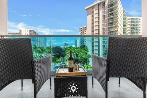 Property grounds - Modern Hollywood Beach Escape - City Views (Hollywood)
