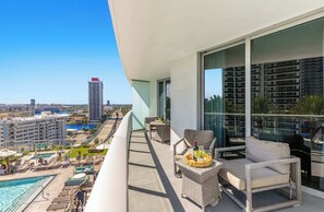 Property grounds - Luxury Beachfront Apt w/Rooftop Pool & Ocean Views (Hollywood)