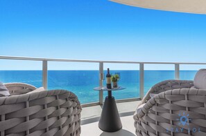 Terrace/patio - Beachfront Escape: Balcony + Pool & Gym (Hollywood)