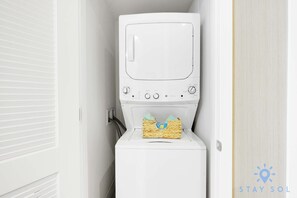 Interior - Beautiful 1BR High-Rise | Sunset Views (Hollywood)