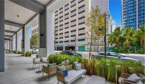 Terrace/patio - Downtown 1-BD Condo With City Views (Miami)