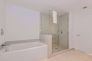 Shower, hair dryer, towels, shampoo - 2BR Apt w/ Oceanfront Private balcony + Amenities (Hollywood)