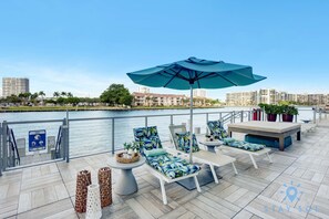 Terrace/patio - 2BR Apt w/ Oceanfront Private balcony + Amenities (Hollywood)