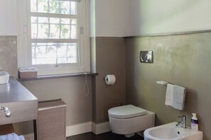 Dusche, Haartrockner, Bidet