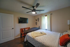 3 bedrooms, free WiFi, bed sheets - Lake Access, Firepit and Kayaks (Eucha)