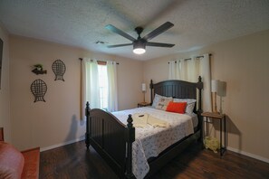 3 bedrooms, free WiFi, bed sheets - Lake Access, Firepit and Kayaks (Eucha)