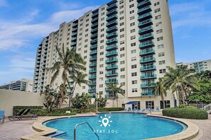 Pool - Modern Luxury by the Sea | 2BR, Pool & Gym (Hollywood)