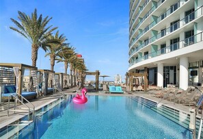 Pool - Hollywood Beach Retreat | Oceanview Resort (Hollywood)