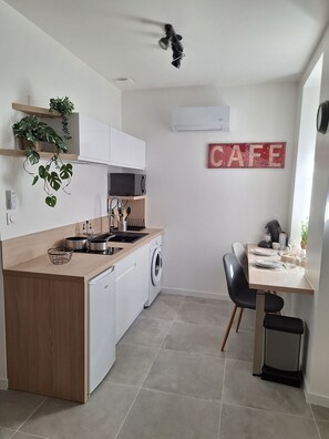 Private kitchen - SIGEAN 11130, rent brand new vacation studio, 2 persons. (SIGEAN)