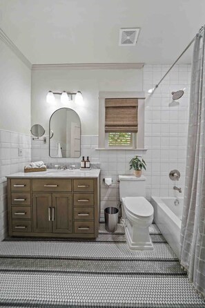 Shower, hair dryer, shampoo - As Seen on "Restoring Galveston": Surf Shack (Galveston)
