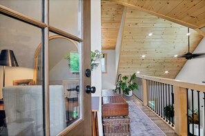 Interior - Yona Lodge - 4br Mountain Lodge, Hottub, Golf (Townsend)