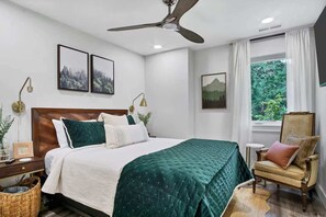 4 bedrooms, desk, iron/ironing board, WiFi